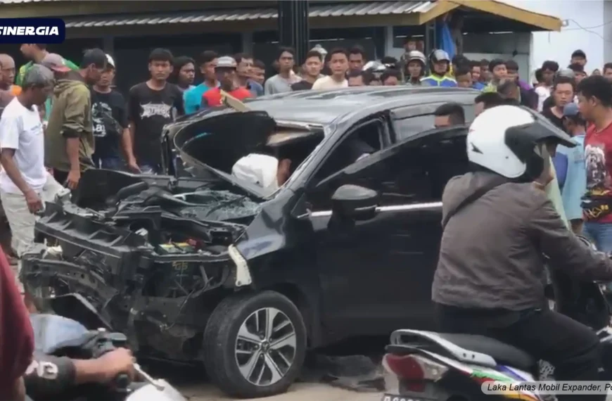 Sopir Mengantuk, Mobil Expander Tabrak Truk Box