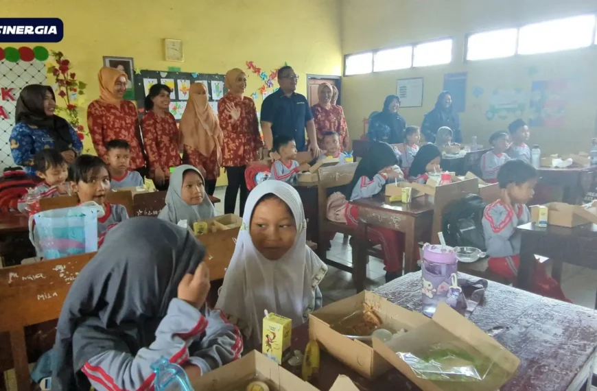 Hore, Ratusan Siswa Terima Makanan Bergizi Gratis dari Imigrasi Madiun