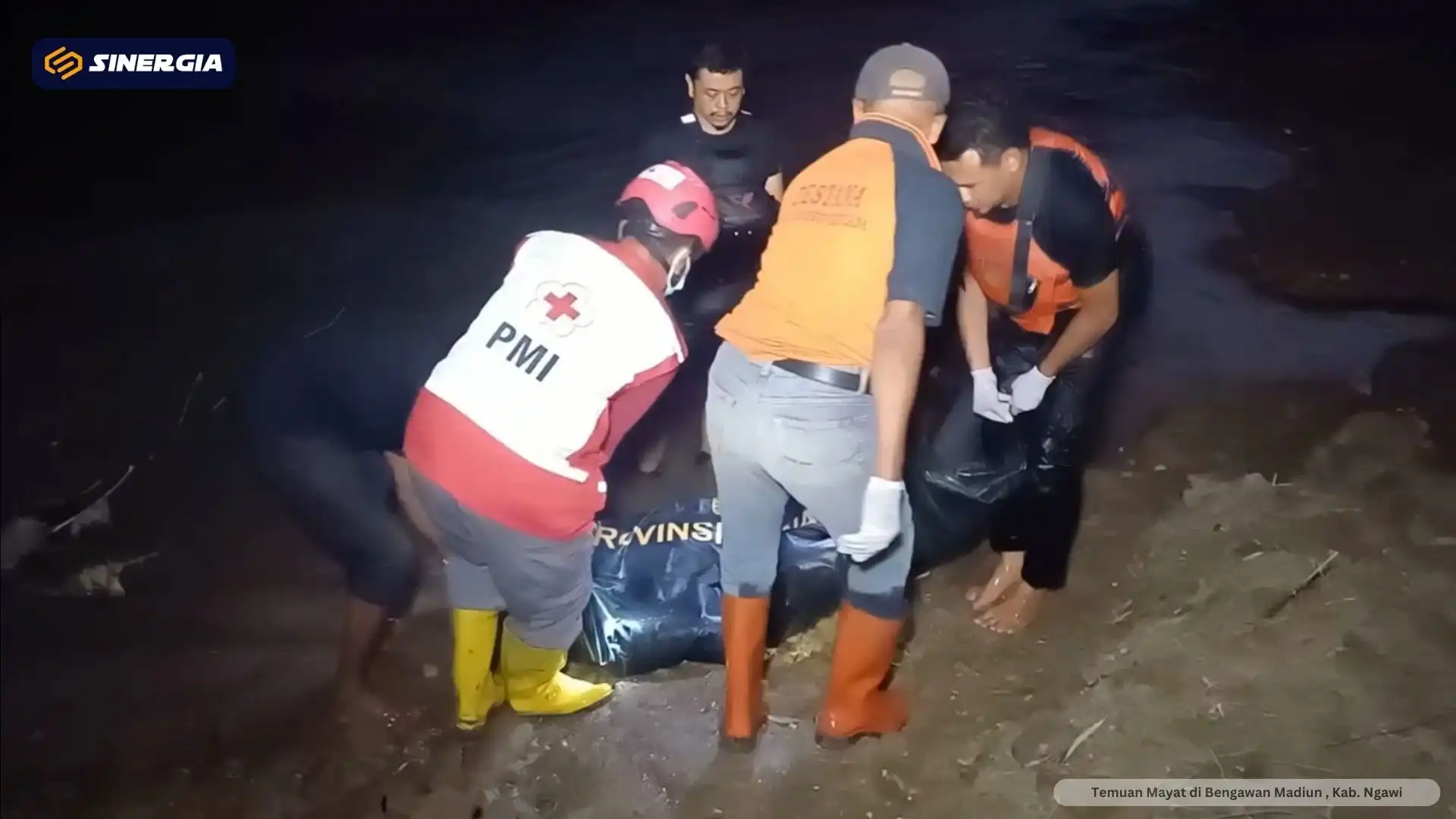 Geger, Jenazah Seorang Pria Mengambang di Bengawan Madiun