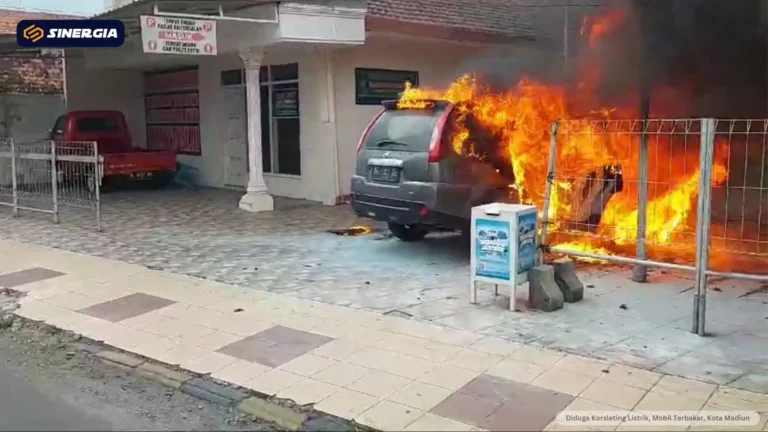 mobil kebakar
