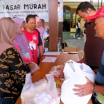 Ratusan Warga Berburu Sembako Murah Jelang Ramadhan