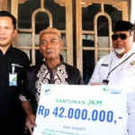 Marbot Masjid Meninggal Dunia, PJ Walikota Madiun Serahkan Santunan JKM Rp. 42 Juta kepada Ahli Waris