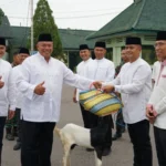 Safari Ramadan di Korem 081/DSJ : Dandim dan Danyon Terima Hewan Ternak