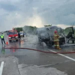 Diduga Korsleting Listrik, Minibus Terbakar di Tol Ngawi-Kertosono