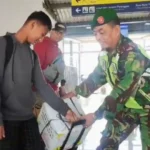 Kesigapan Personil TNI Korem 081/DSJ Membantu Para Pemudik