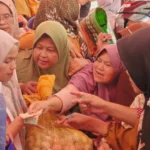 Pasar Murah di Ponorogo Diserbu Warga, Berdesak desakan Demi Pangan Murah