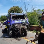 Truk Tangki di Ngawi Terperosok ke Sungai, Evakuasi Sopir Dramatis