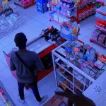 Menyamar Minta Donasi, Seorang Pria Gasak Dua Handphone Kasir Minimarket