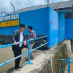 Pantau Ketinggian Banjir, Mobil Dinas Bupati Terjang Air Bah di pintu 12 Balerejo