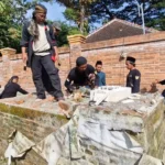 Dianggap Menyesatkan, Warga Lakukan Pembongkaran Makam Palsu