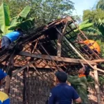 Dapur Nenek Wiji Roboh Akibat Diterpa Hujan Lebat