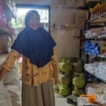 Terekam CCTV, Perempuan Berkerudung Gasak Beras dan Elpiji di Pasar Paron Ngawi