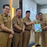 Pemkab Madiun Serahkan LHP Pengelolaan Keuangan ke 15 Desa