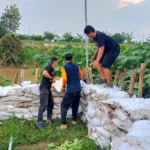 BPBD Kota Madiun Bangun Tanggul Darurat di Bantaran untuk Atasi Banjir