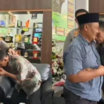 Tangis Keluarga Korban Pecah saat Bertemu Agus Penjaga Perlintasan JPL 08
