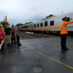 Perlintasan KA Di Magetan Dibuka Usai Kecelakaan Maut, Polisi Perketat Penjagaan