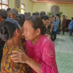 Ratusan Umat Kampung Budha Khusyuk, Tangis Haru Iringi Momen Saling Memaafkan