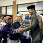 Tangis Haru Sambut Kedatangan Jemaah Haji Kloter 52 Kota Madiun