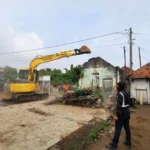 KAI Daop 7 Madiun Tertibkan Bangunan untuk Penataan Kawasan Stasiun
