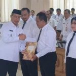 Bupati Madiun Resmi Serahkan SK Direksi Baru PDAM Masa Bhakti 2025–2030