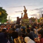 Ribuan Warga Berebut Jajan hingga Buceng Porak Jelang 1 Suro di Ponorogo