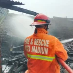 Gudang Rumah Makan Ayam Geprek dr. R di Lalap Si Jago Merah