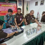 Kejari Ponorogo Setor Rp. 902 Juta ke Kas Negara dari Kasus Korupsi Proyek Jalan