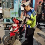 Motor Rem Blong di Jalur Ngerong Sarangan, 1 Keluarga Berboncengan 4 Tabrak Rumah