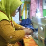 Memasuki Tahun Ajaran baru, Penjahit di Kota Madiun Kebanjiran Pesanan Seragam Sekolah