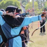 Serunya Pelajar Ikuti Lomba Panahan Tradisional di Ponorogo