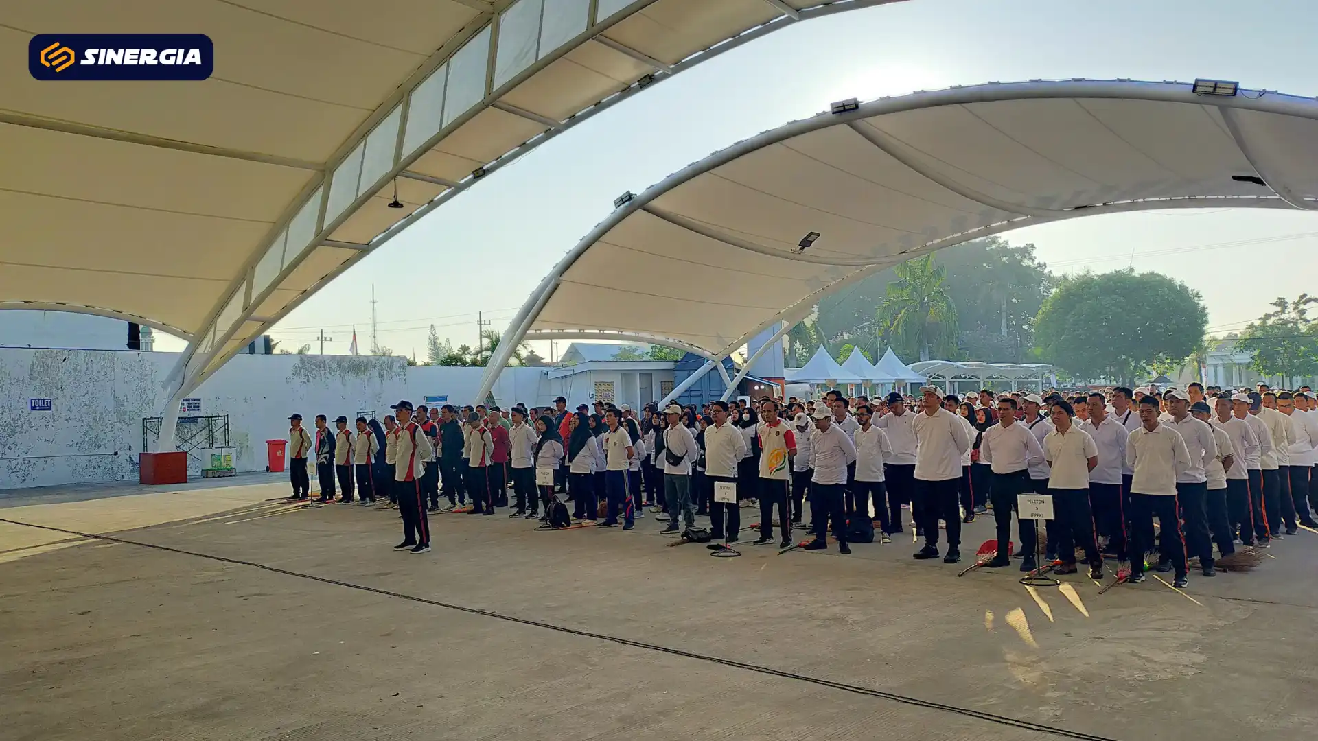 Wujudkan Kota Bersih dan Nyaman, Wali Kota Madiun Jum’at Bersih Bareng ASN