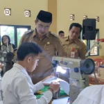 Tekan Angka Pengangguran, Pemkab Madiun Gelar Pelatihan Menjahit Sepatu 