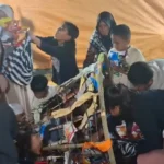 Tradisi Ngalap Berkah, Warga Munggut Berebut Gunungan Saat Peringati Malam Maulid Nabi