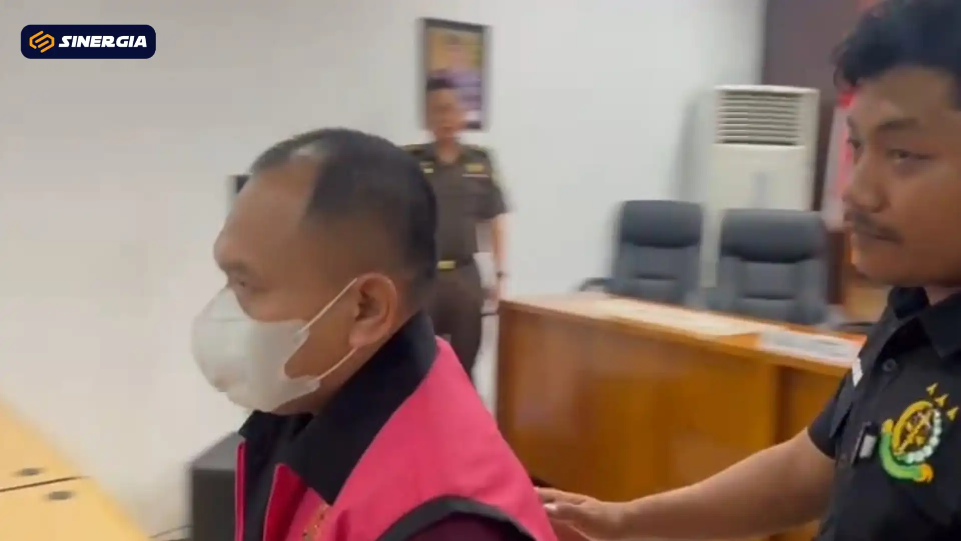 Buronan Kasus Korupsi Hibah P2SEM Ngawi Ditangkap di Surabaya, Jadi Sopir Taksi Online