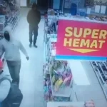 Viral Rekaman CCTV Aksi Brutal Perampokan Indomaret di Maospati