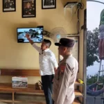Polsek Kartoharjo Terima 5 Unit CCTV Dari Kepala Desa, Sinergi Pemerintah Desa dan Kepolisian