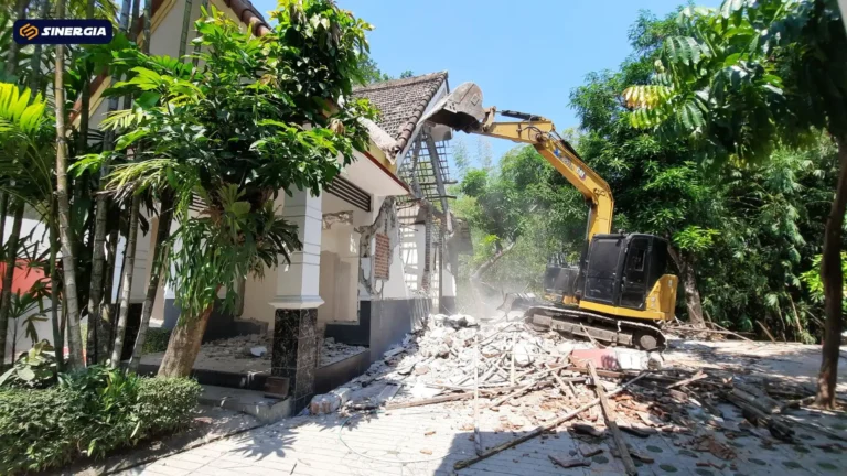 PEMBONGKARAN BANGUNAN