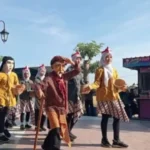 SDN Glonggong 04 Tanamkan Cinta Budaya Lewat Ekstrakurikuler Dongkrek