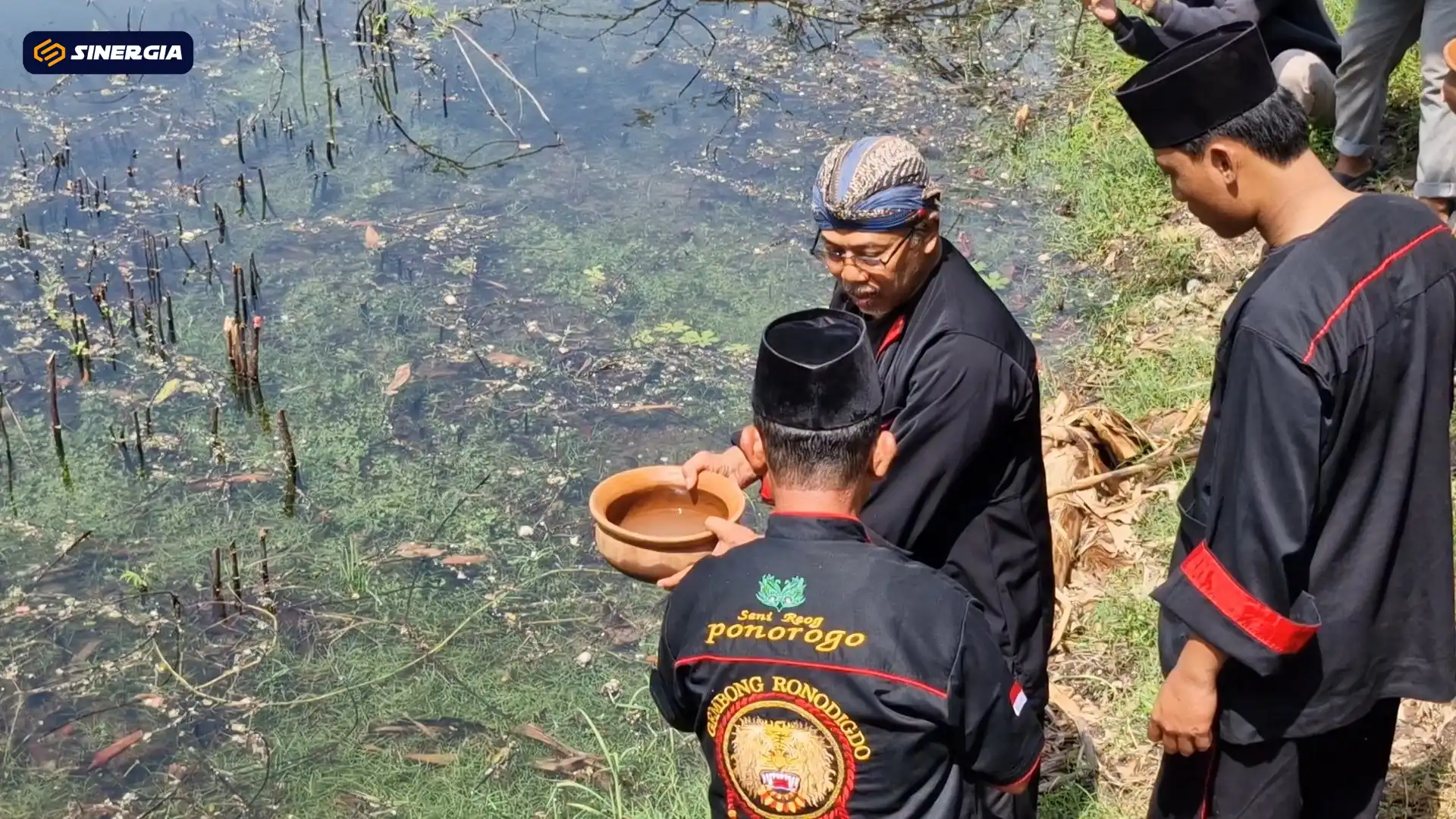 Ratusan Tahun Terjaga, Tradisi “Kawin Air” Warisan Sakral dari Carangrejo