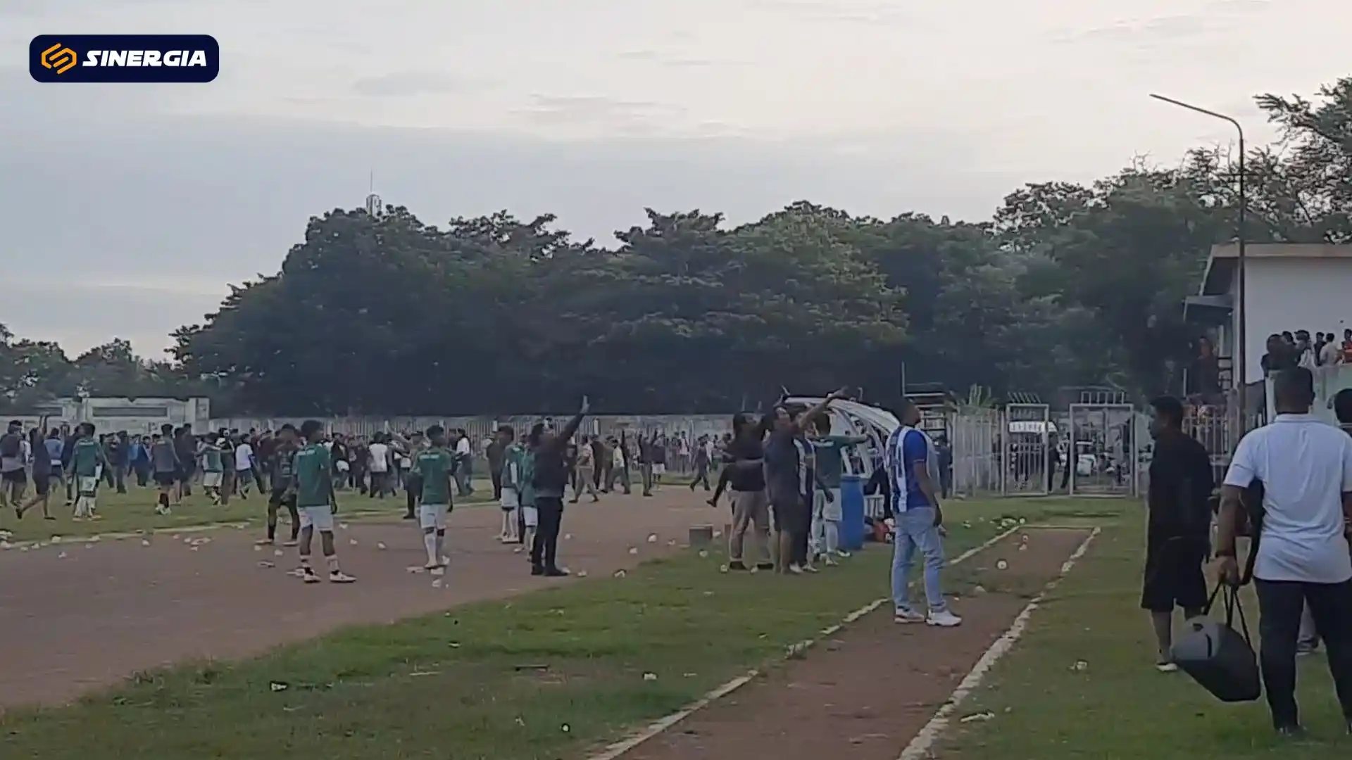 Suporter Masuk Lapangan, Laga UJi Persemag Magetan vs Madiun Putra FC Tak  Tuntas, image size:1920x1080