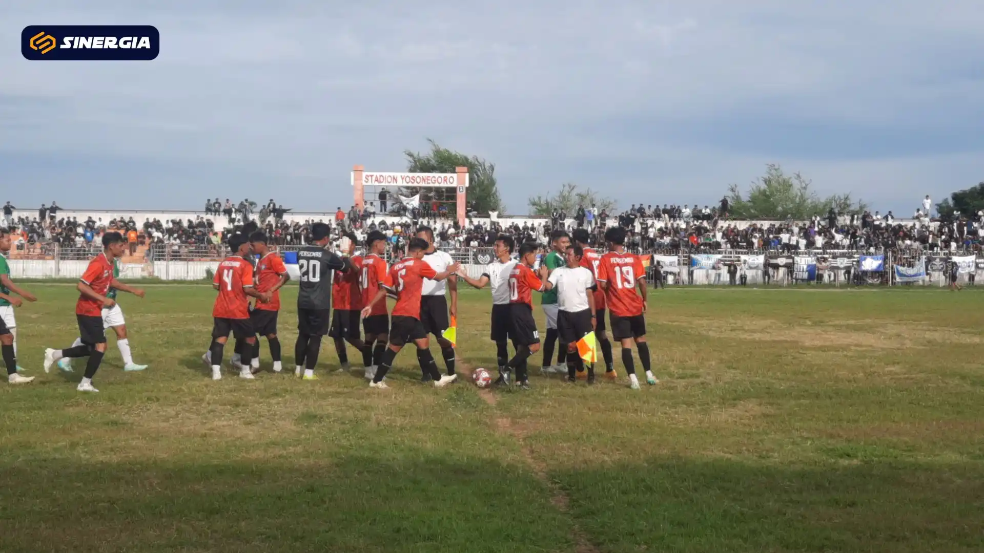 Suporter Masuk Lapangan, Laga UJi Persemag Magetan vs Madiun Putra FC Tak  Tuntas, image size:1920x1080