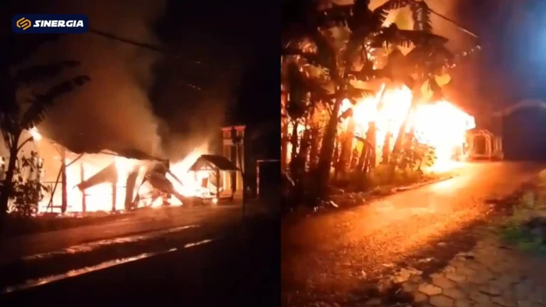 KEBAKARAN WARUNG DAGANGAN