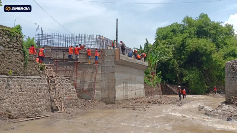 PROSES PENGERJAAN JEMBATAN KLUMUTAN