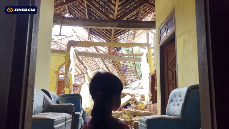 RUMAH MILIK JEMIRIN DAMPAK LONGSOR