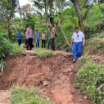 Tanah Gerak Putus Akses Kecamatan Pudak–Sooko, Dua Rumah Terancam