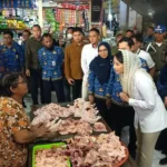 Wamendag Tinjau Harga Kebutuhan Pokok di Pasar Besar Madiun, Pastikan Stabil Jelang Nataru