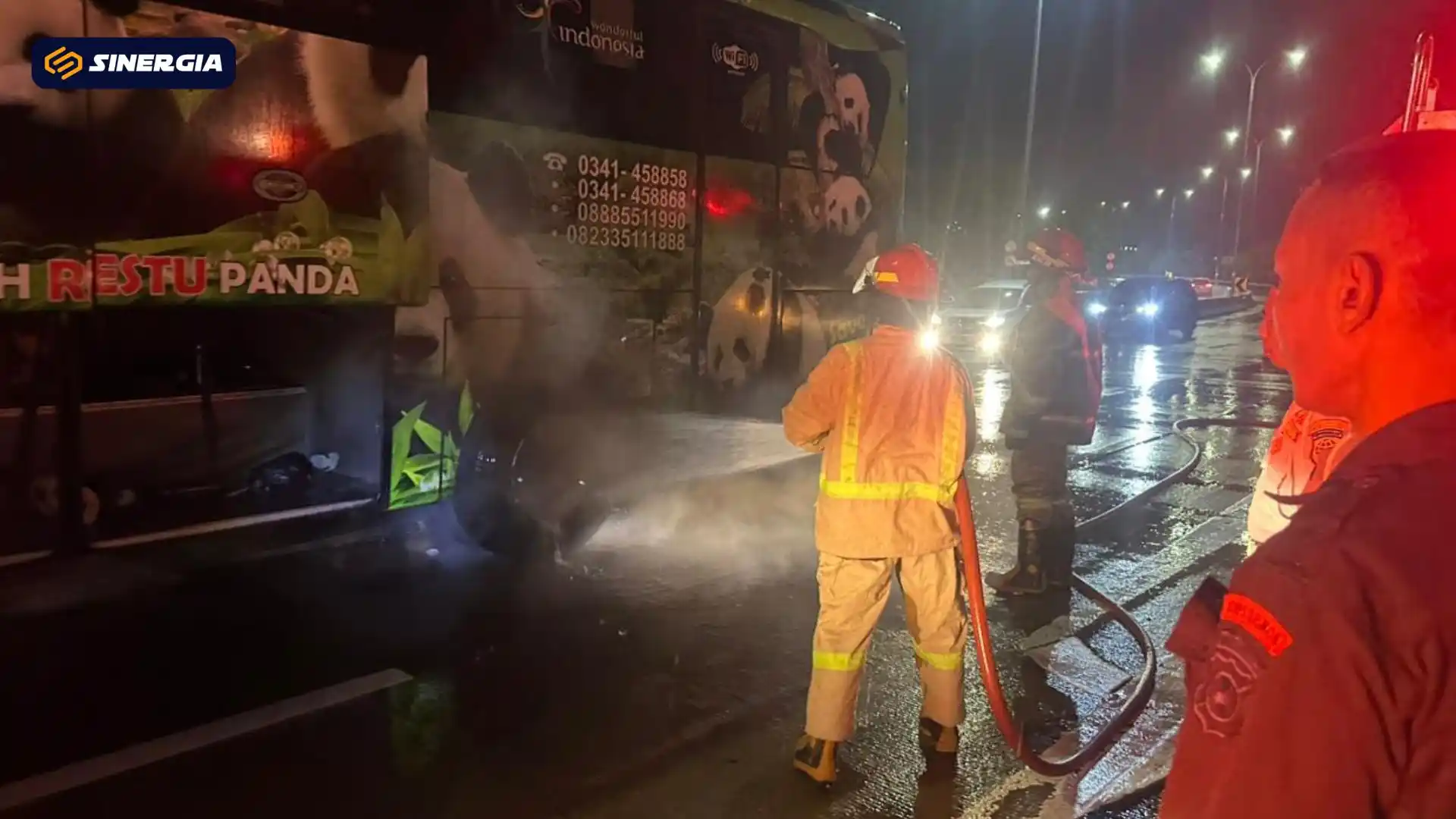 Bus Restu Panda Nyaris Terbakar di Exit Tol Dumpil Madiun, Diduga Akibat Rem Panas