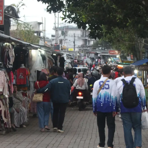 Jelang Libur Akhir Tahun, Disbudpar Magetan Antisipasi Perselisihan Pengunjung–Pedagang di Telaga Sarangan 