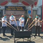 Kejari Kabupaten Madiun Musnahkan Puluhan Barang Bukti dari 17 Perkara Pidana