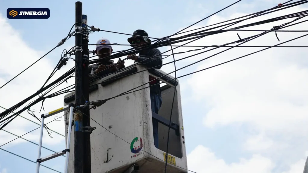 Makin Semrawut, Pemkot Madiun Tertibkan Kabel&hellip;